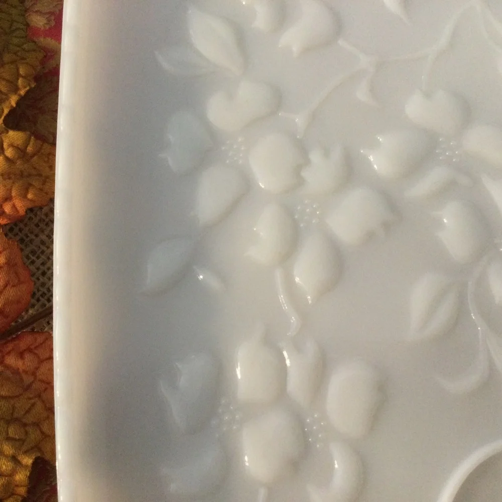 2 Vintage Milk Glass Hazel Atlas Milkglass Snack Plates - Picture 7 of 10